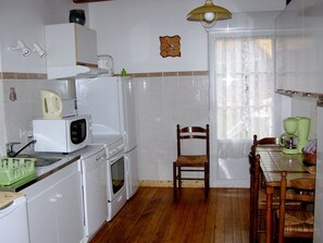 Fridge, microwave, oven, dishwasher - für 6 Personen ca. 110 m²in Stotzheim, Elsass (Bas-Rhin) by Interhome (Barr)