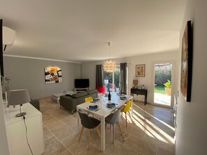 Interior - Villa Chemin du Lirac in Tavel by Interhome (Tavel)