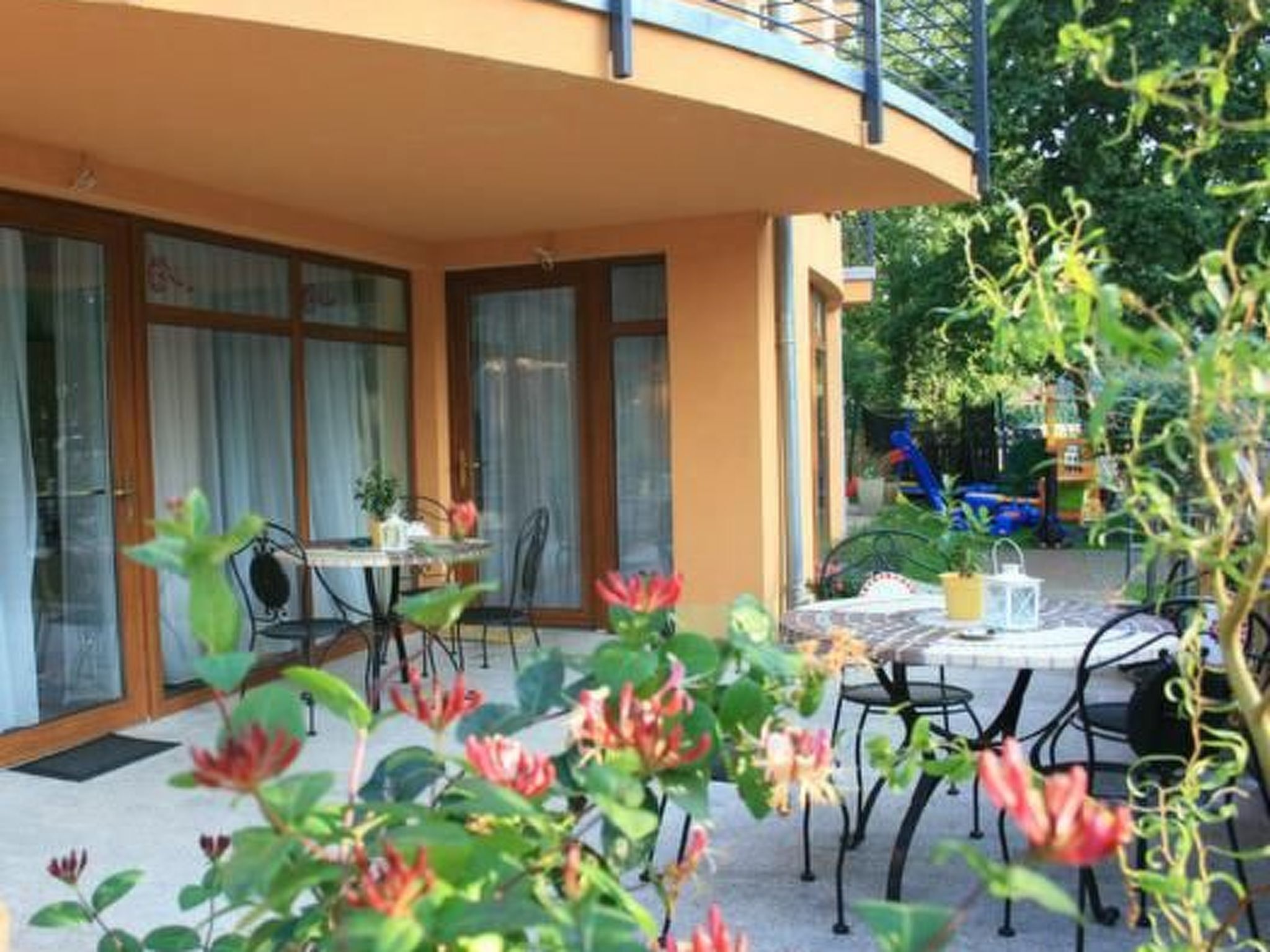 屋外ダイニングエリア