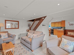 TV, fireplace - Idyllisches,haustierfreundliches Landhaus Lavender by Interhome (Draynes)