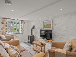 TV, fireplace - Idyllisches,haustierfreundliches Landhaus Lavender by Interhome (Draynes)