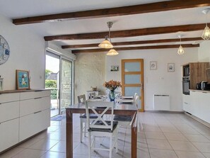 Dining - Domäne "Gîte de Languivoa" (Unterkunft in Languivoa) by Interhome (Plonéour-Lanvern)