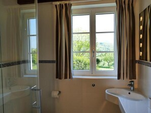 Bathroom - Apartment  by Interhome (Cambo Les Bains)