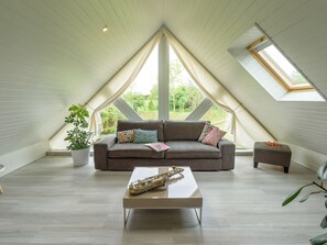 Living Room - Villa Beheizter Innenpool 30 by Interhome (Ploudalmezeau)