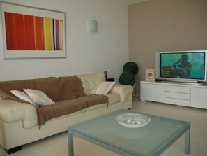 TV - Wohnung le Galet de Cassis in Cassis by Interhome (Cassis)