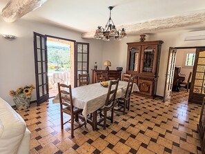 Dining - beheizter Pool ab Mitte April by Interhome (Cabasse)