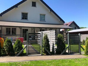 Exterior - Villa Kacper mit privatem Garten, Terrasse und Grill by Interhome (Rewal)