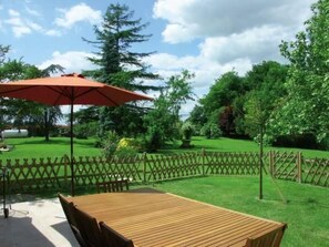 Outdoor dining - "Au Bas Chalonge Gîte" by Interhome (Ligné)