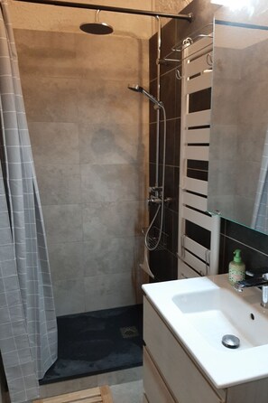 Bathroom - Wohnung "Plénitude" mit Blick auf das Wasser by Interhome (Cassis)