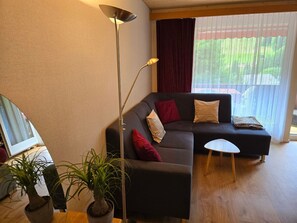 TV - Haus Ahorni by Interhome (Beatenberg)
