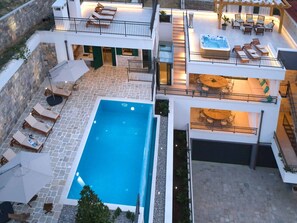 Pool - Wunderschön gestaltete Villa Mladenka in Suhi Potok by Interhome (Omiš)