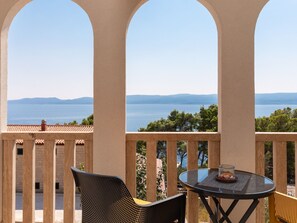 Outdoor dining - Moderne, helle Ferienwohnung mit Meerblick by Interhome (Omiš)