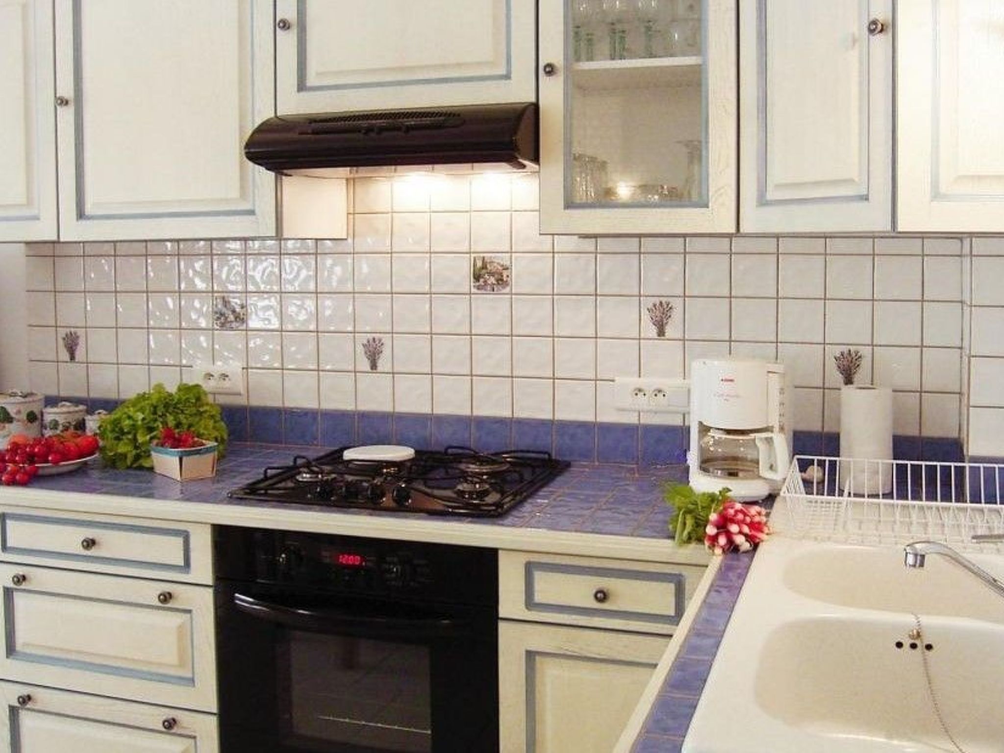 Réfrigérateur, micro-ondes, four