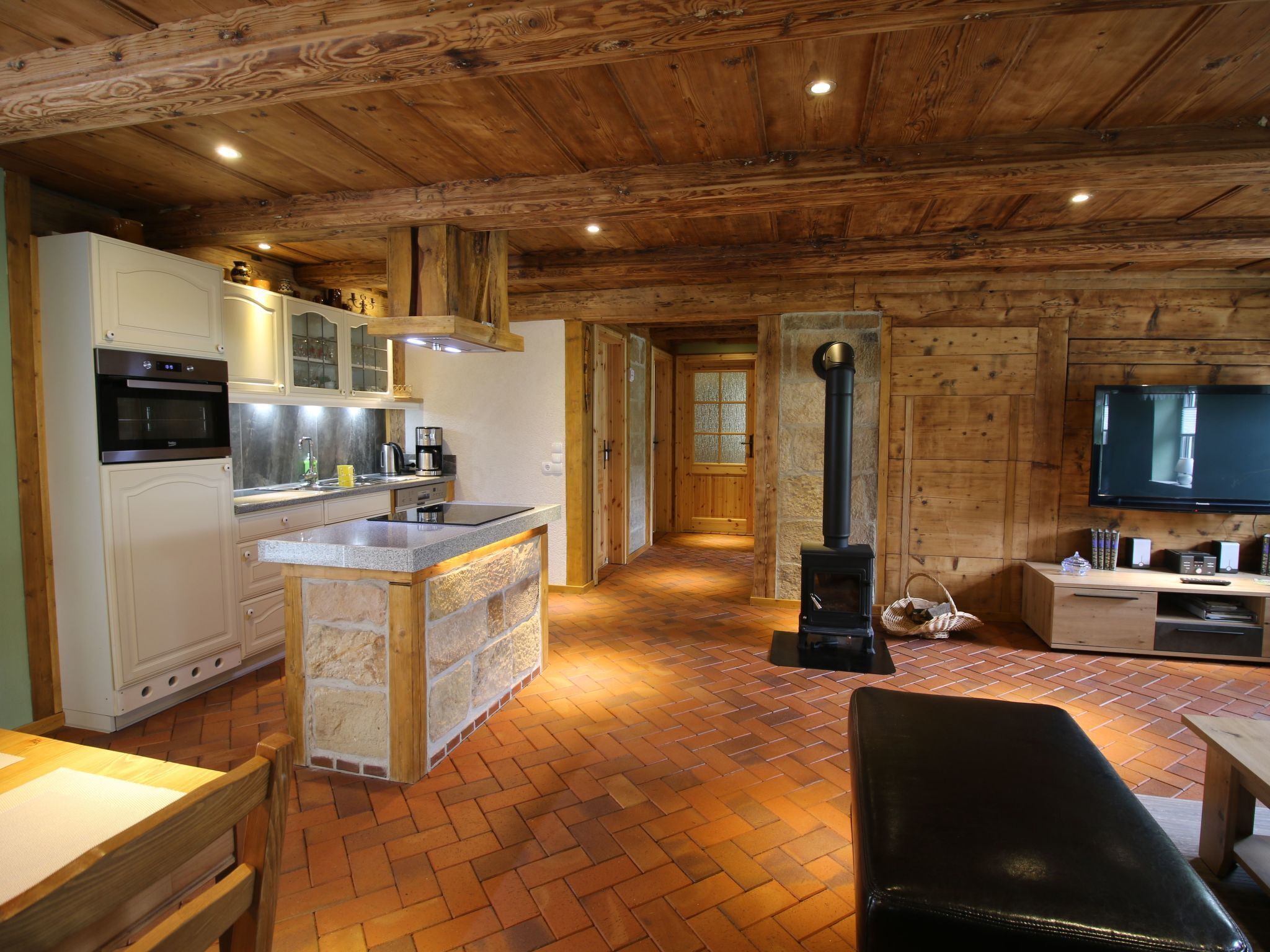 ثلاجة، ميكروويف، فرن، غسالة أطباق