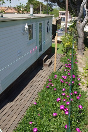 Property grounds - Mobiles Haus mit Blick auf das Wasser by Interhome (Agde)