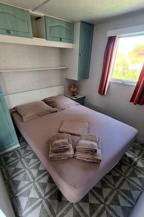 Internet - Mobiles Haus mit Blick auf das Wasser by Interhome (Agde)