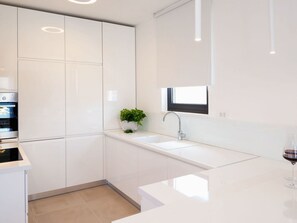 Fridge, microwave, oven, dishwasher - Luxuriöse Villa Calla mit Pool in Strandnähe by Interhome (Trogir/Okrug Donji)