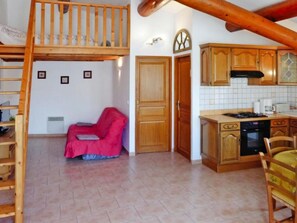 TV - Morard - Bonnieux Appt 2. Etage by Interhome (Bonnieux)