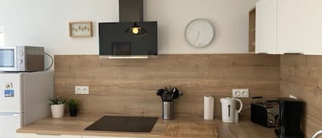 Réfrigérateur, micro-ondes, four, lave-vaisselle