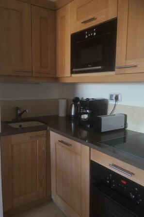 Fridge, microwave, oven, dishwasher - Wohnung mit Terrasse by Interhome (Cavalaire)