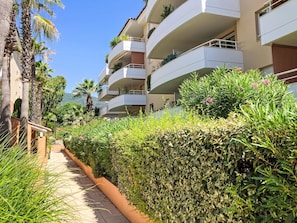 Property grounds - Wohnung mit Terrasse by Interhome (Cavalaire)