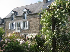 Exterior - "Le Roseraie" by Interhome (Pleudihen sur Rance)
