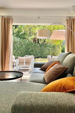 TV - Ferienvilla "La Villa Blanche" (Die weiße Villa) by Interhome (Cavalaire)