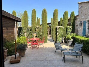 Outdoor dining - Das Atelier im Mas Naste by Interhome (Eygalières)