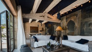 TV, fireplace - Aber Naste by Interhome (Eygalières)