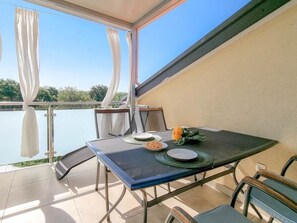 Outdoor dining - Maisonette-Wohnung Silos Mare by Interhome (Buzinija)