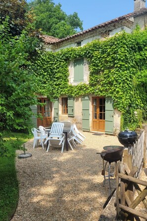 Outdoor dining - La Monestière by Interhome (Thiviers)