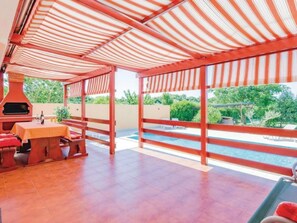 Outdoor dining - mit Pool by Interhome (Medulin/Ližnjan)
