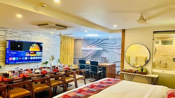 Desk, laptop workspace, free WiFi