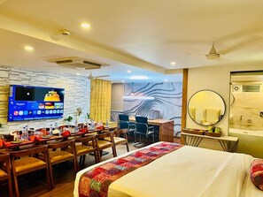 Desk, laptop workspace, free WiFi - The SB A Business Boutique Hotel (Hyderabad)