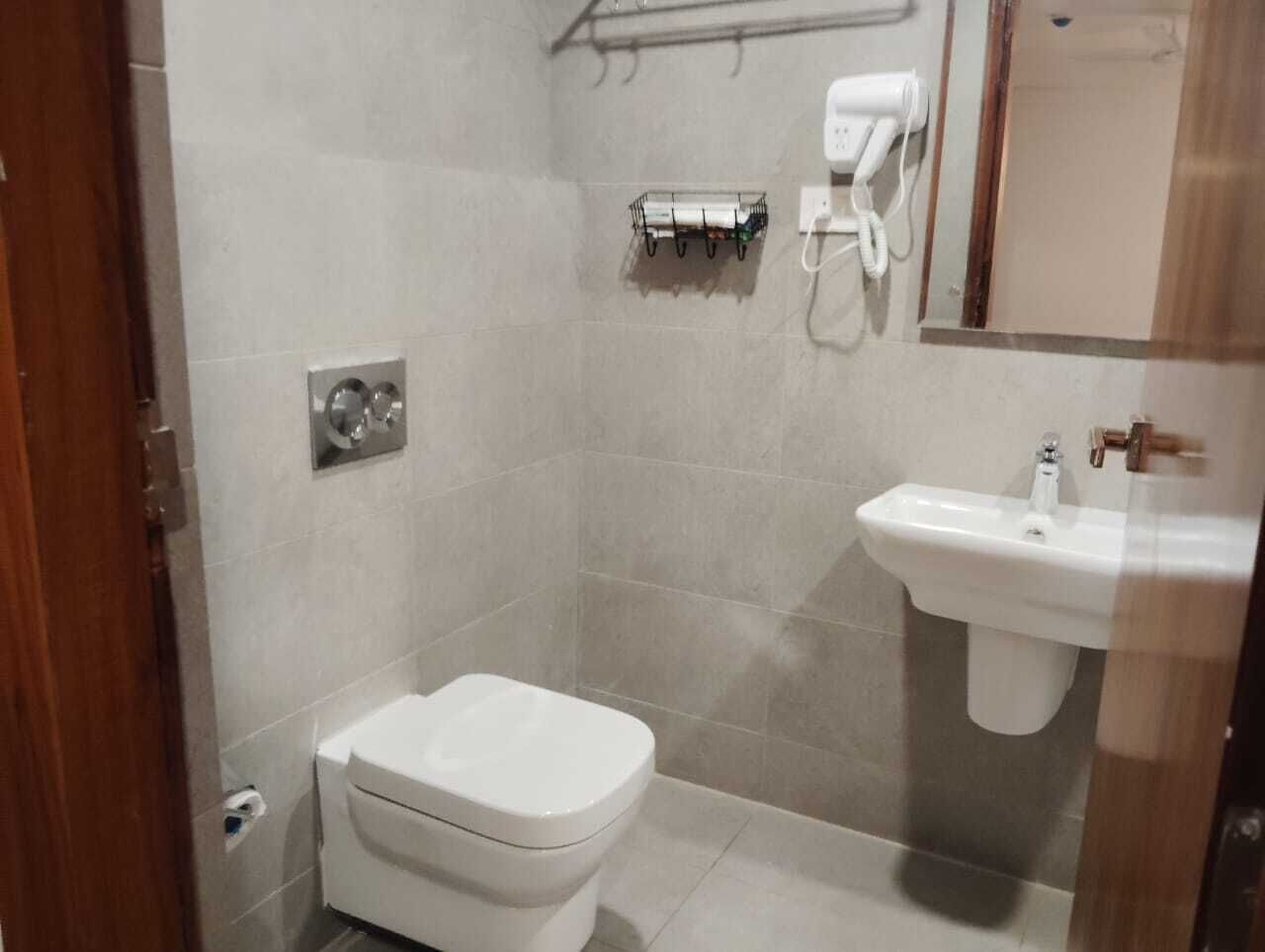 Comfort Studio, City View | Bathroom | Shower, hair dryer, towels, soap