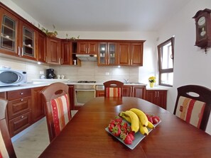 Refrigerador, microondas, horno y lavavajillas 