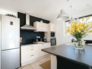 Fridge, microwave, oven, dishwasher - Flucht in die Domäne Givaudan by Interhome (Cavillargues)