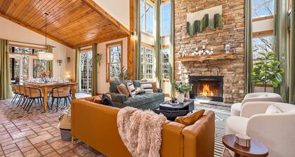 5 Ensuites, Wooded Retreat, HotTub, FireTable, Games, Luxe Amenities