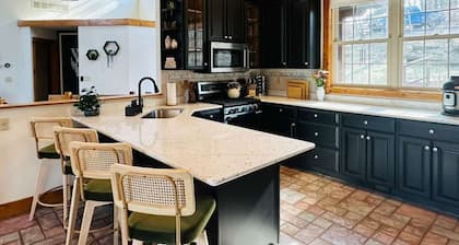 Cedar Slope Sanctuary*5 Ensuites*Hot Tub*Fire Pit*Luxe Amenities