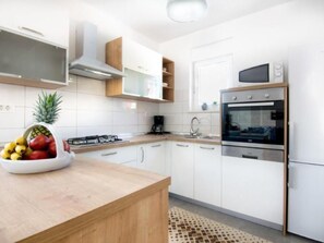 Fridge, microwave, oven, dishwasher - Haus Stella in Kapelica, Istrien mit privatem Pool by Interhome (Drenje)