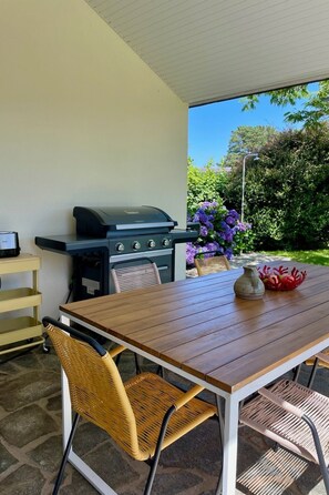 Outdoor dining - Vacation home  by Interhome (Pénestin)