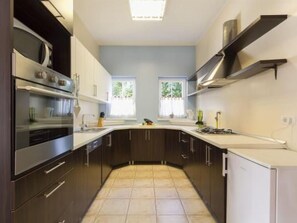 Fridge, microwave, oven, dishwasher - Wunderschönes Ferienhaus in Cere mit Privatem Pool by Interhome (Cere)
