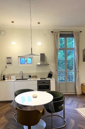 Fridge, microwave, oven, cookware/dishes/utensils - Casa dom Armando und Parken by Interhome (Montpellier)