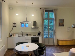 Fridge, microwave, oven, cookware/dishes/utensils - Casa dom Armando und Parken by Interhome (Montpellier)
