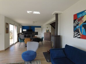 TV - neues Haus mit blendendem Meerblick by Interhome (Penvénan)