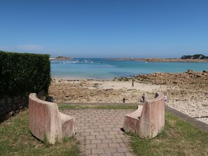 Beach - neues Haus mit blendendem Meerblick by Interhome (Penvénan)