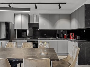 Fridge, microwave, oven, dishwasher - Villa Nene - Luxus und Spa by Interhome (Pićan)