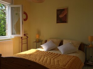 Room - Domäne mit Terrasse by Interhome (La Croix Avranchin)