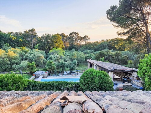 Klimatisiertes Mas Les Heures Bleues mit Pool by Interhome