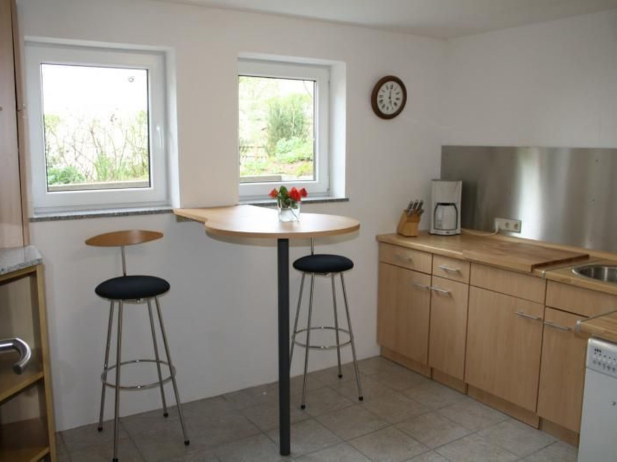 Kühlschrank, Geschirrspüler, Kochgeschirr/Geschirr/Besteck